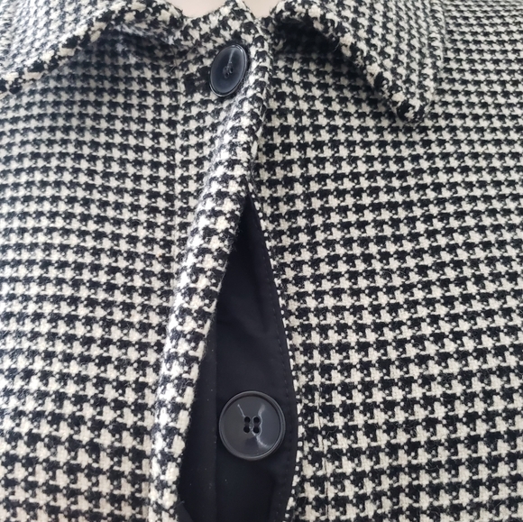 Jones New York | Knee-length Cape with Front Closure - Picture 4 of 9